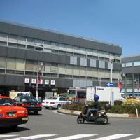 祐天寺ホンダ側から駅前ロータリーを臨む